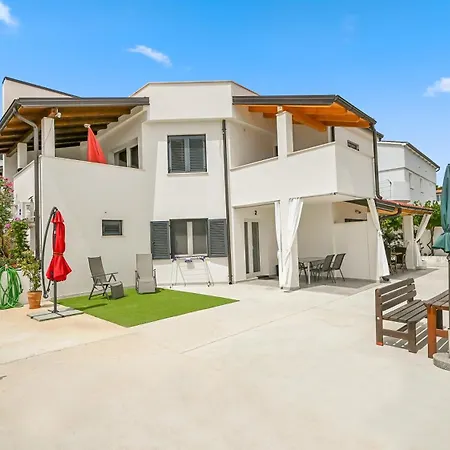 Casa Mira