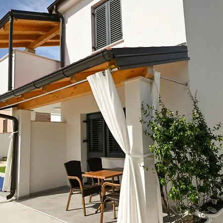 Casa Mira