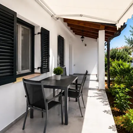 Casa Mira